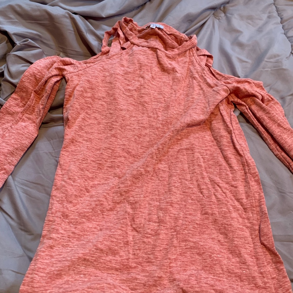 Open shoulder shirt